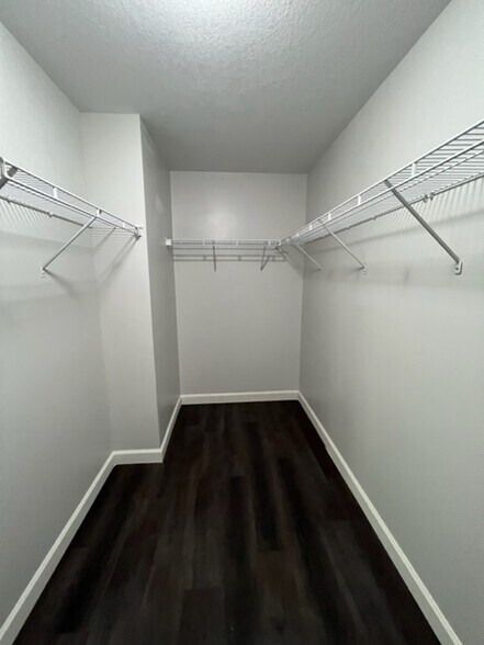 Building Photo - 696 Wilke Pl