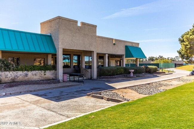 Building Photo - Beautiful 55+ Ahwatukee neighborhood spaci...