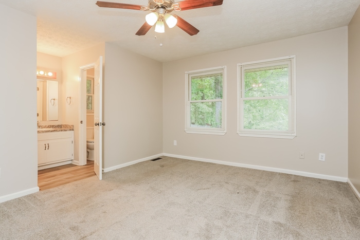 Building Photo - 525 Knollwood Dr