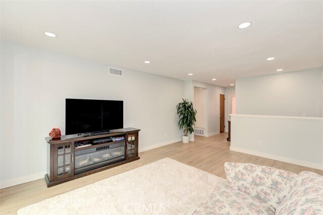 Building Photo - 529 E Avenida De La Merced