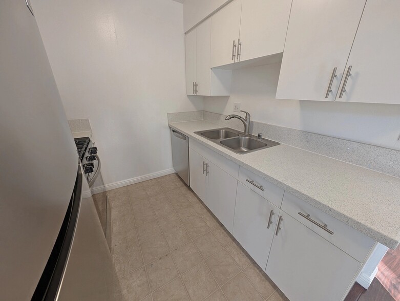 Building Photo - 4402 Mammoth Ave