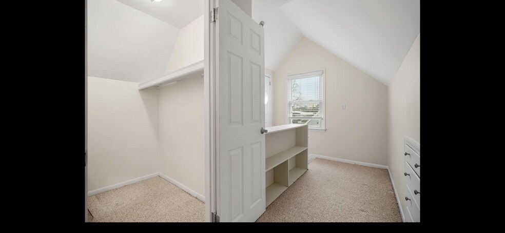 Building Photo - 4252 Mandalay Ave