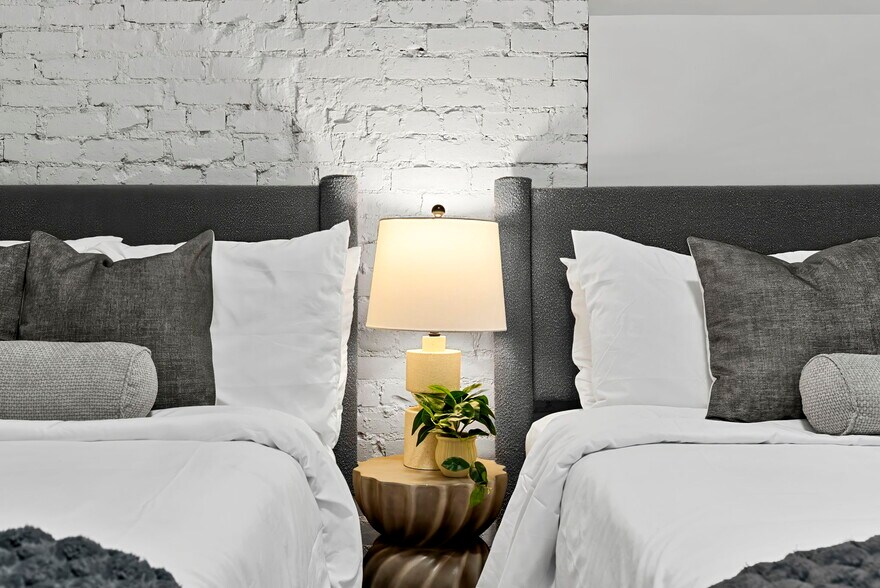 Building Photo - 1566 Beacon St