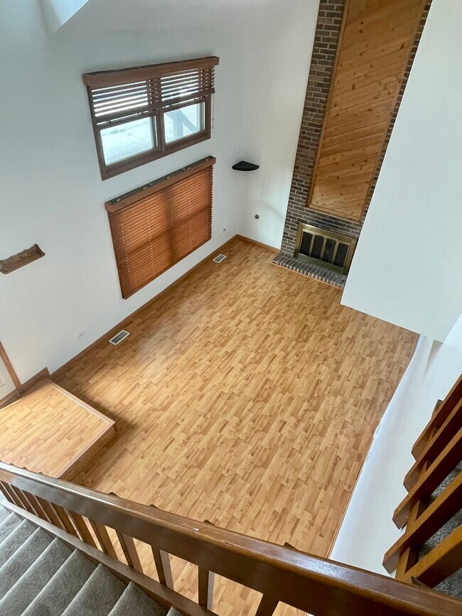 Building Photo - 9301 Waterford Ln
