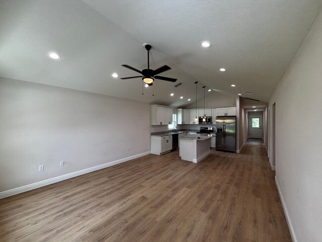 Building Photo - New 3/2 Home built in 2025
