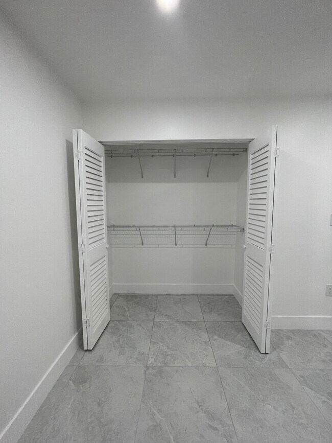Closet - 6070 W 19th Ave