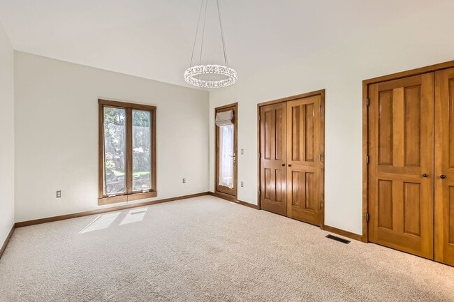 Building Photo - Spacious 4BR Townhome in Denver
