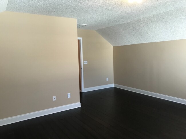 Building Photo - 113 Pennine Dr