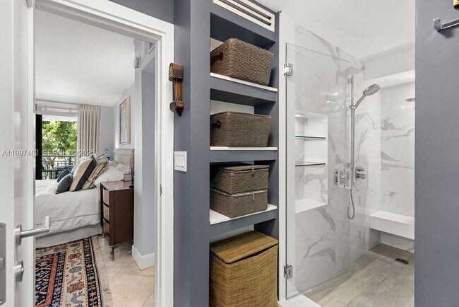 Building Photo - 2843 S Bayshore Dr