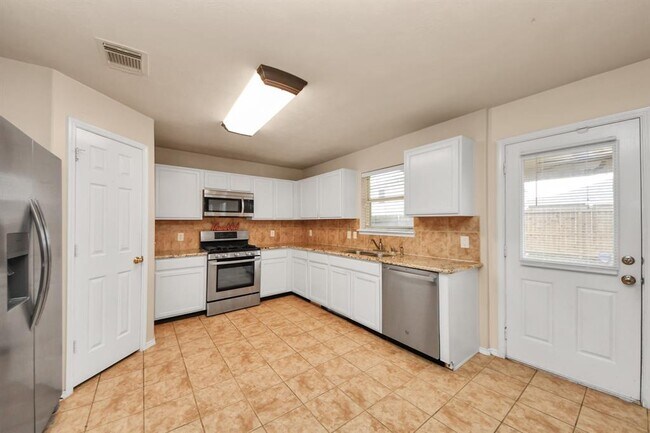 Building Photo - 2515 Knoll Shadows Ln