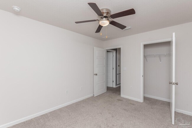 Building Photo - 5720 Blackhorse Cir