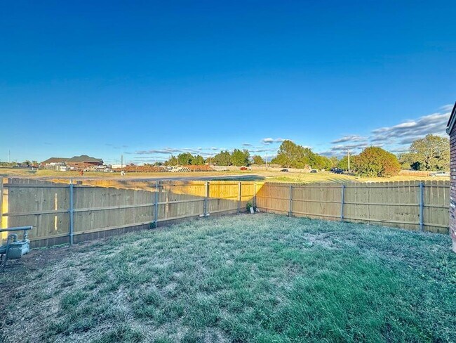 Building Photo - 925 Swan Lake Ct