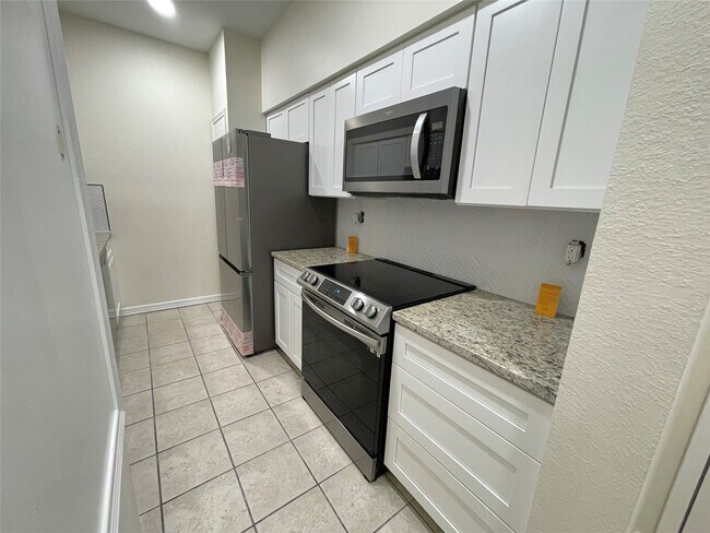 Building Photo - 640 Wilcrest Dr