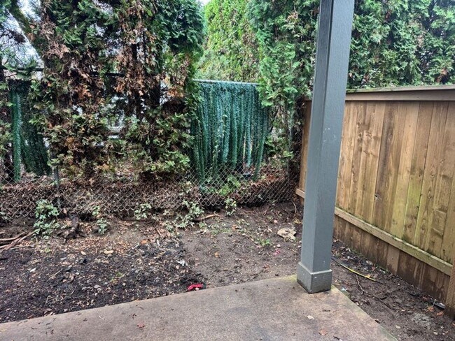 Building Photo - Spacious 3 Bedroom, 2.5 Bathroom Home in Prime Location