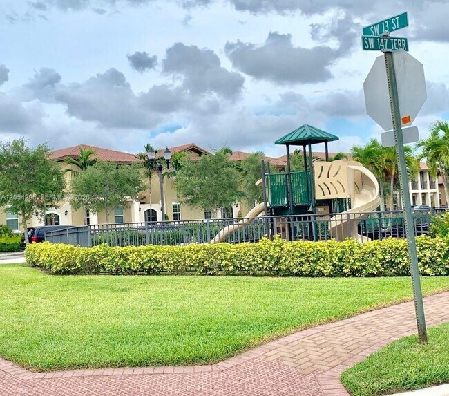 Building Photo - 1510 SW 147th Ter