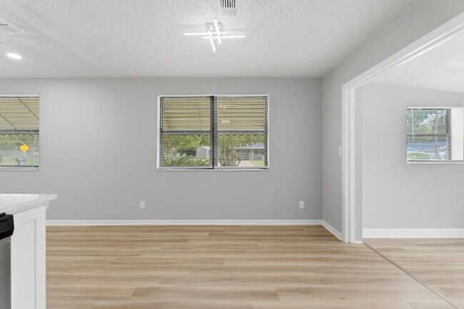 Building Photo - 6766 Londonbridge Ln