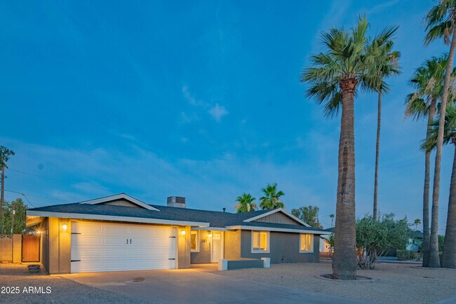 Building Photo - 2101 N 70th Pl