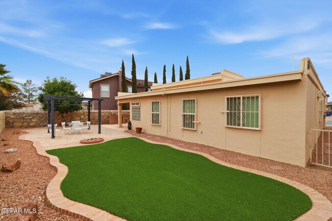 Building Photo - 1308 Rose Bud Ln