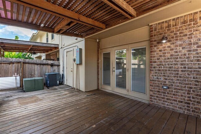 Building Photo - 1456 Silverpines Rd