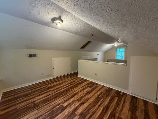 Building Photo - 207 Goodman Pl