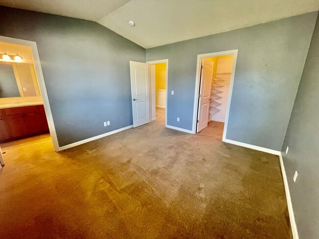 Building Photo - $500 RENT CREDIT! Two Bedroom Townhome wit...