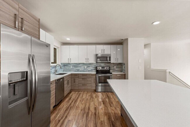 Building Photo - Stunning 4BR/2.5BA Home in Lake Forest Park ?