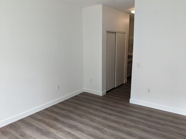 Building Photo - 2 Bedroom-2 Bathroom Single Story Condo in...