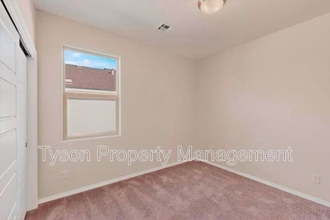 Building Photo - 247 Needle Ave SW