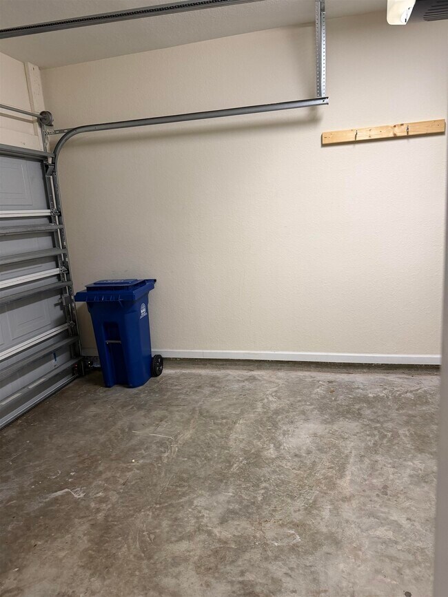 Building Photo - 175 Bayberry Cir