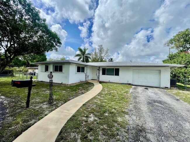Primary Photo - 4430 W Broward Blvd