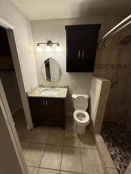 Building Photo - 3932 Chimney Springs Dr