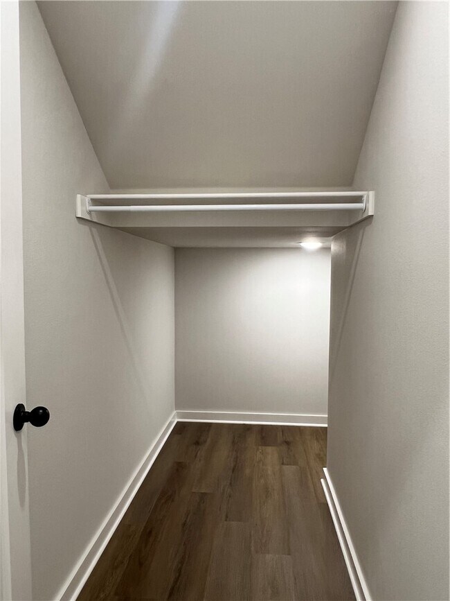 Building Photo - 572 Cosmos St