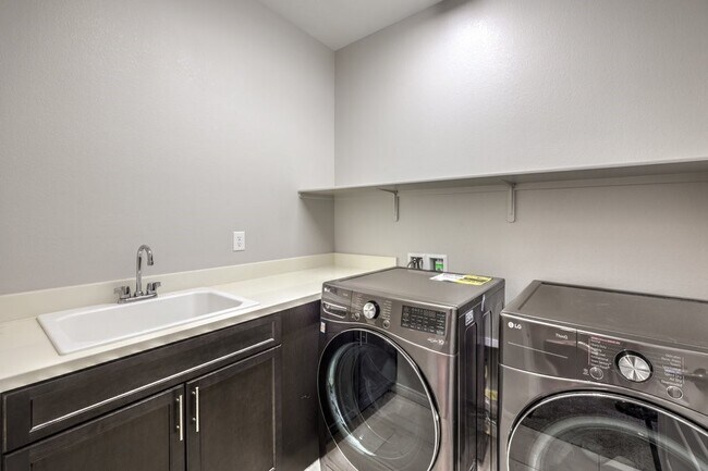 Building Photo - 1028 Via Corto St