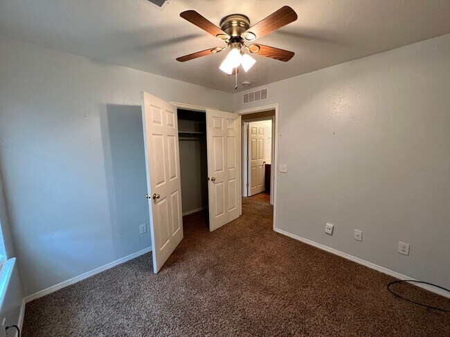 Building Photo - $500 OFF FIRST MONTHS RENT | Sweet Home in Hope Crossing!