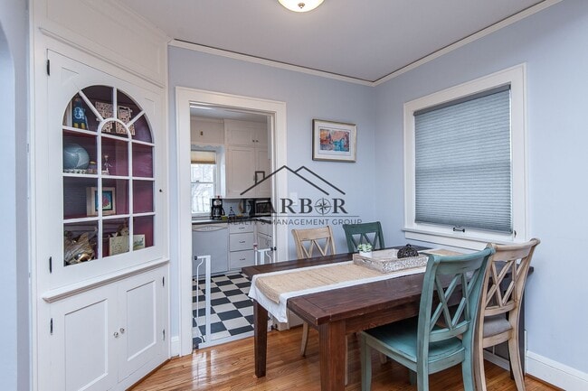Building Photo - Updated Craftsman Living: 2BR/2BA + Den in NW Rochester