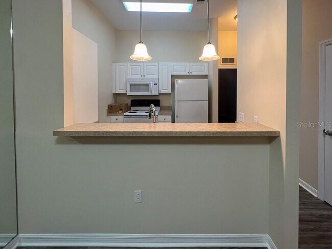 Building Photo - 4014 SW 26th Dr