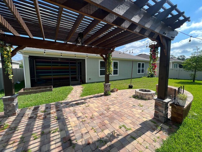 Building Photo - Beautiful 4/3 Carter Hall Home!