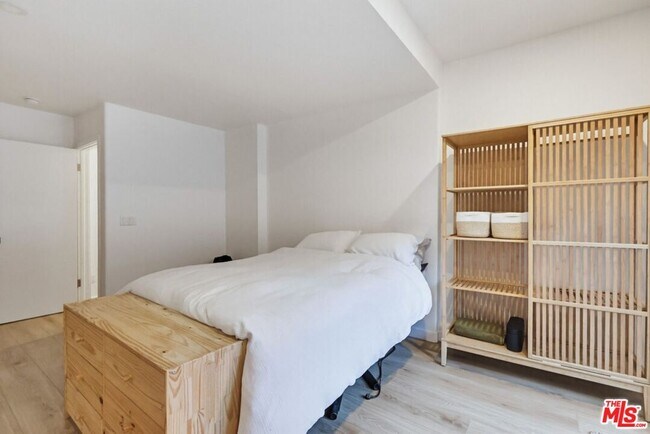 Building Photo - 3540 Division St