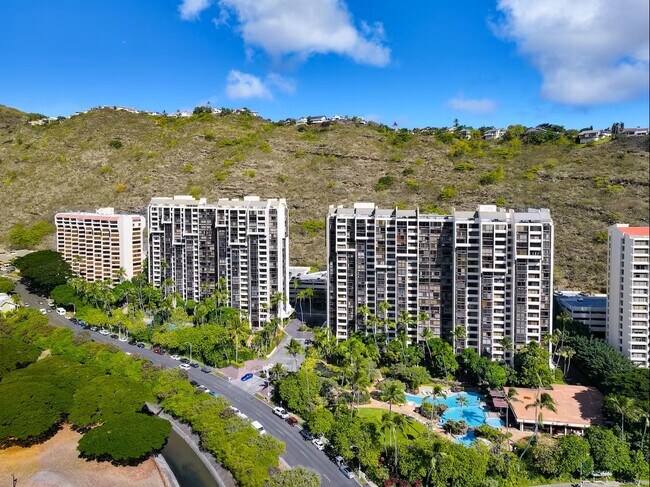 Building Photo - 531 Hahaione St