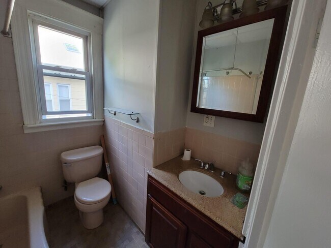 Building Photo - 504 Winthrop Ave