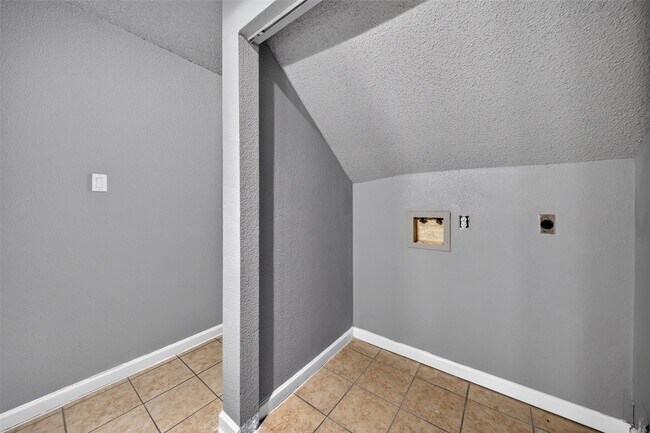 Building Photo - 13610 Sunswept Way