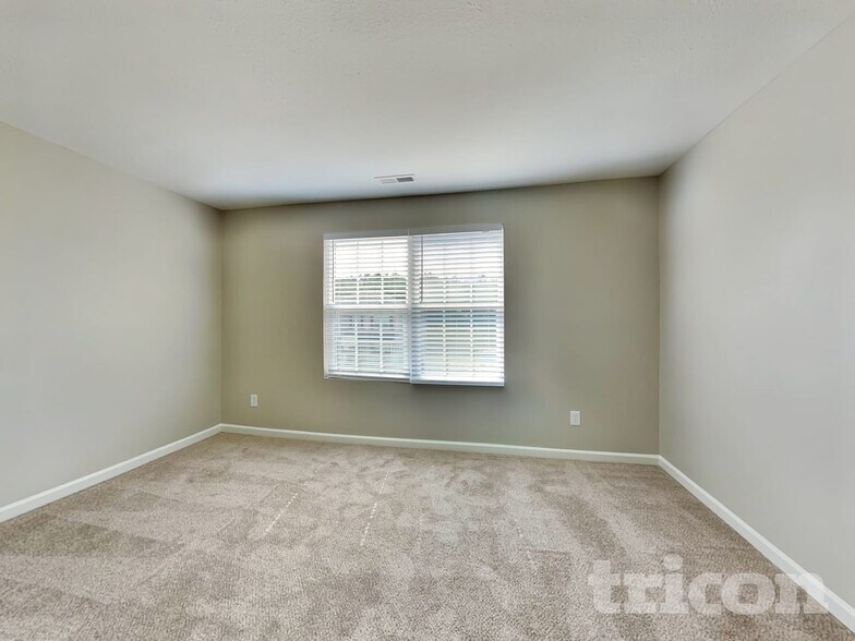 Building Photo - 312 Sequoia Dr