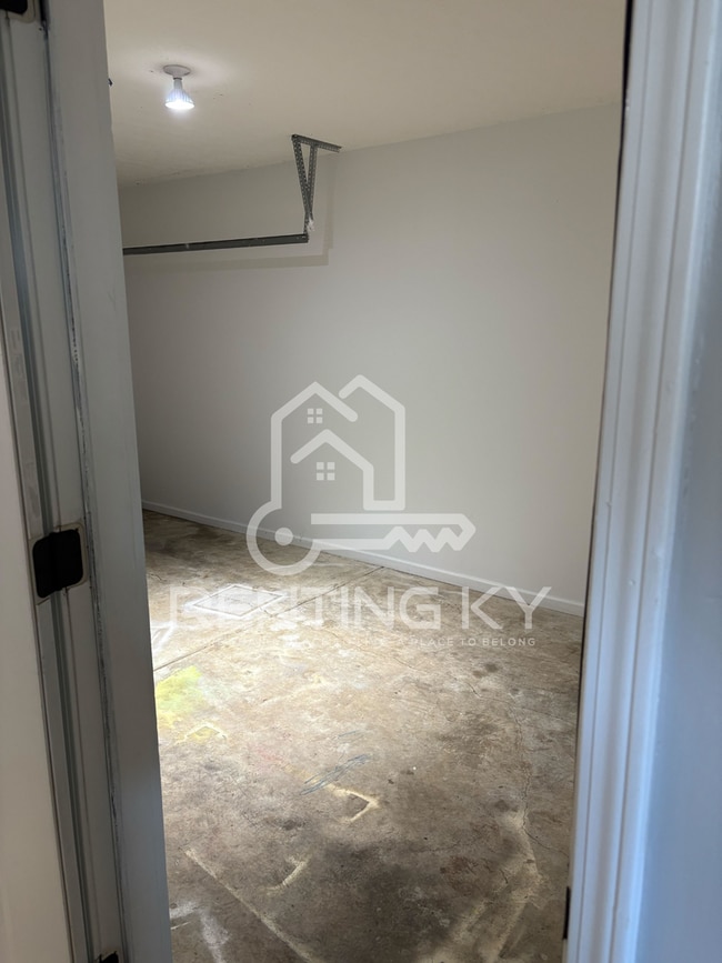 Building Photo - 2-Bed, 1.5-Bath Duplex/Townhome with Garage!