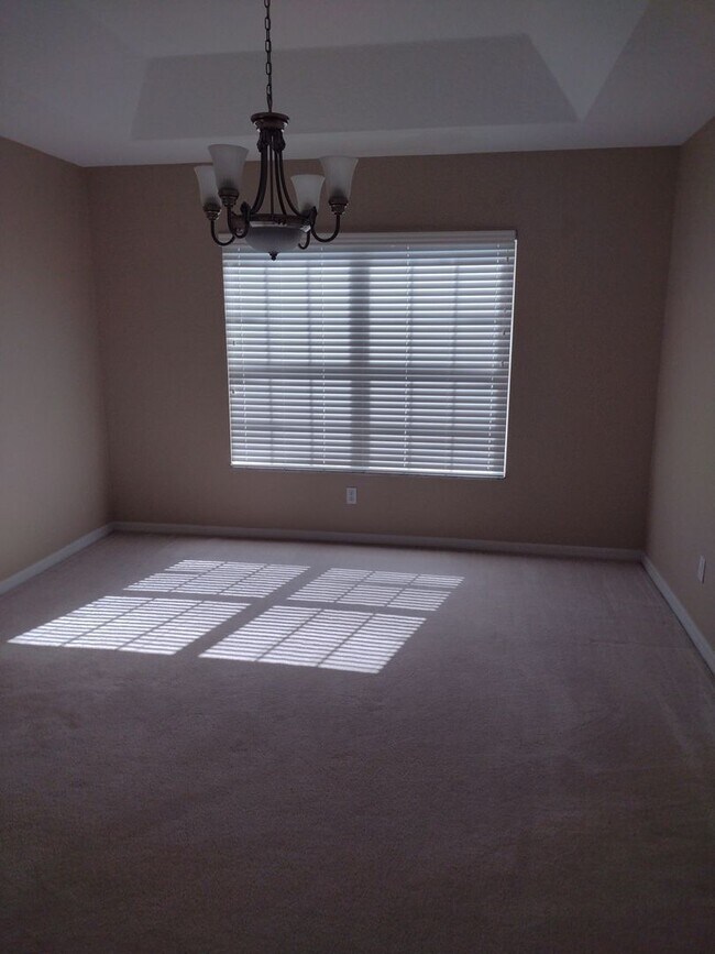 Building Photo - Beautiful home in Stonecrest