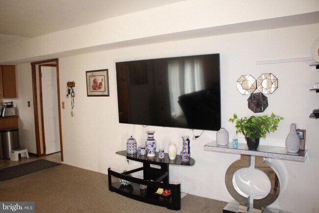 Building Photo - 219 Meadow Dr