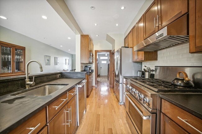 Building Photo - Modern Rowhome with Private Parking Pad! AVAILABLE NOW!