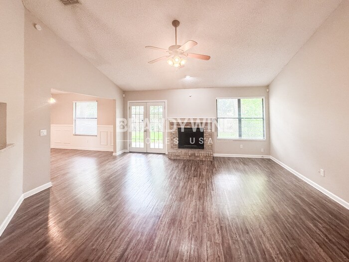 Building Photo - 3847 English Colony Dr N