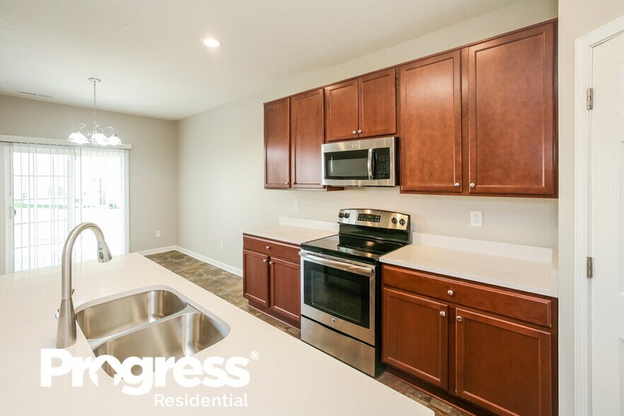 Building Photo - 8267 Templederry Dr