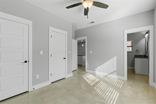 Building Photo - 1004 W Hanna St