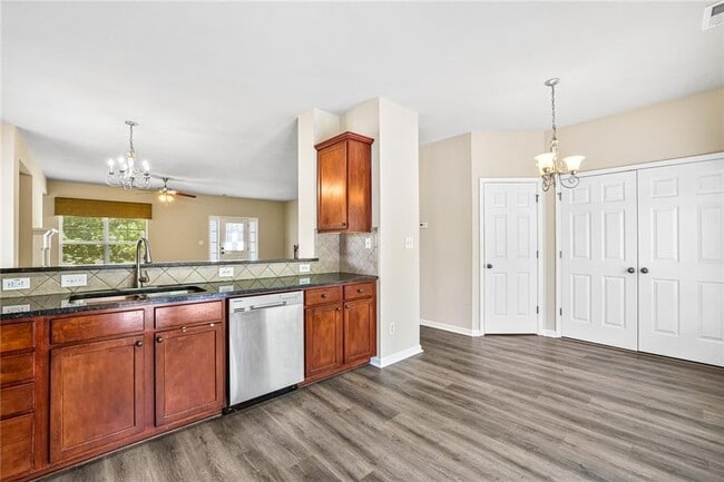 Building Photo - 771 Riverdance Dr